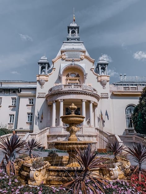 Choosing the Right Size Garden Flag: A Complete Guide